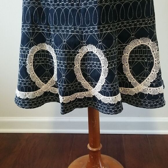 WDNY Blue Skirt with Embroidery Design sz 8 - Picture 3 of 12
